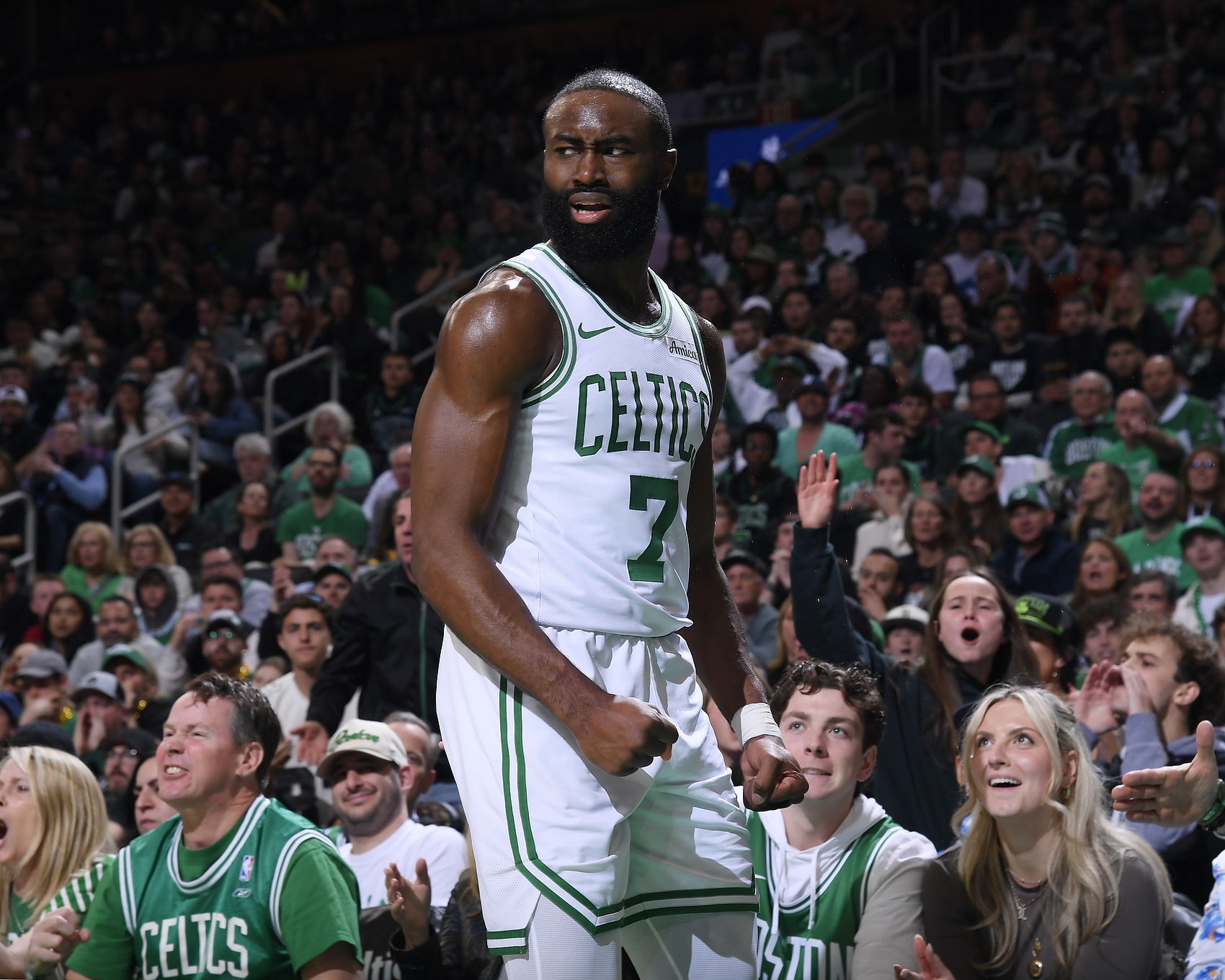 jiuyou入口-杰伦-布朗：队里有多人是承担不同责任的领袖 我更多是发声鼓劲的